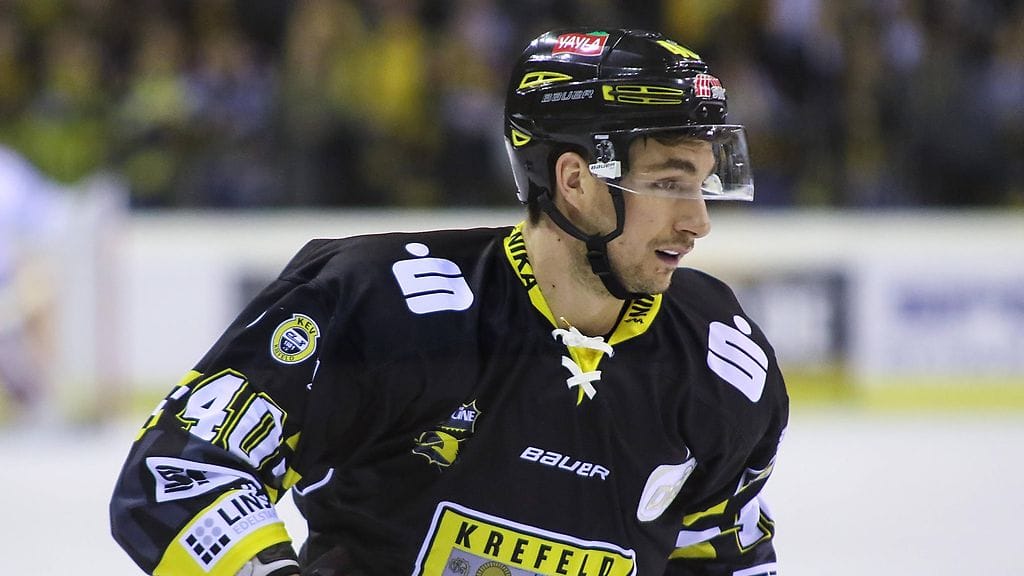 Ässiin siirtyvä Martin Lefebvre arkistokuvassa Krefeld Pinguinen riveissä vuonna 2019.