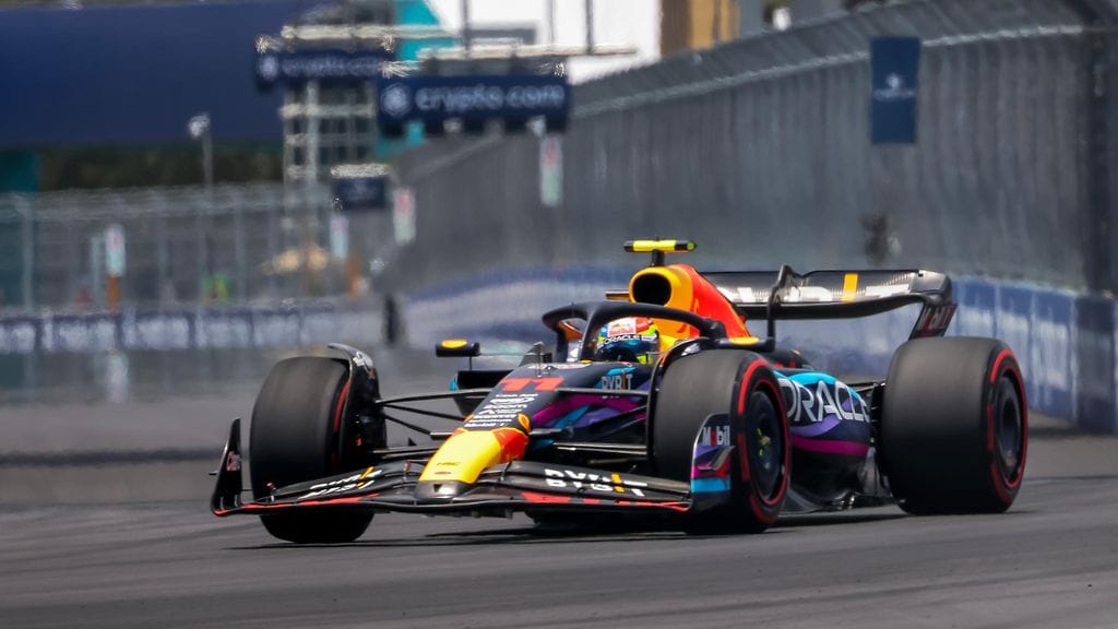 Sergio Perez ajoi paalupaikalle Miamin GP:n aika-ajoissa.