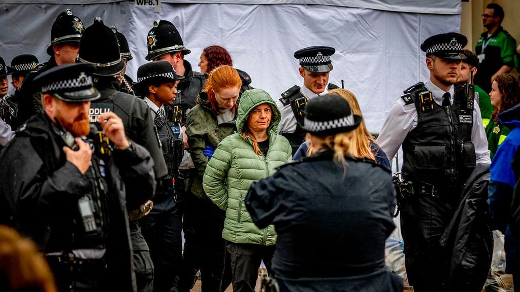 0705 kruunajaiset mielenosoitus (1)