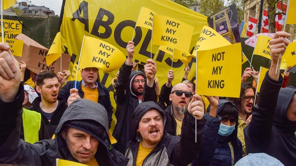 0705 kruunajaiset mielenosoitus