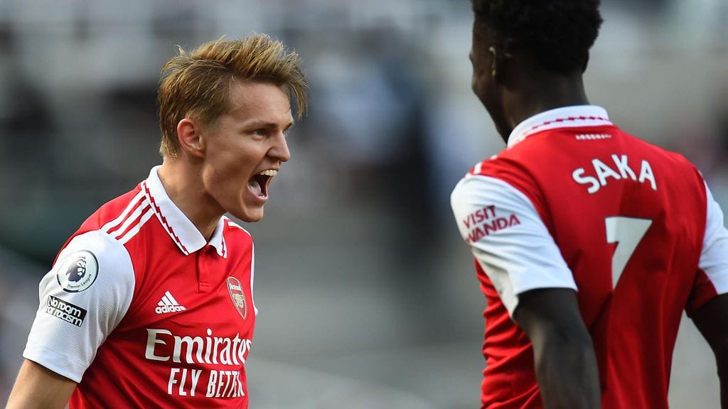 Martin Ödegaard laukoi komean maalin Newcastlen verkkoon.