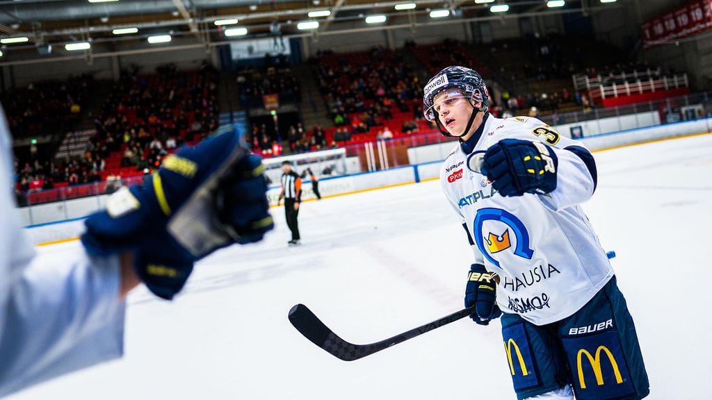 Atro Leppänen siirtyy Sportiin.