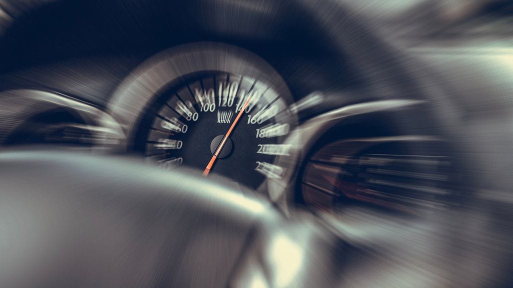 Räikein tapaus havaittiin perjantaina alkuyöstä Kuopiontiellä Liperissä, jossa kaksi autoa ajoivat kilpaa.