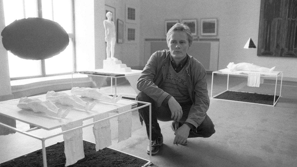 Tunnettu kuvanveistäjä Martti Aiha palkittiin uransa aikana useaan otteeseen.