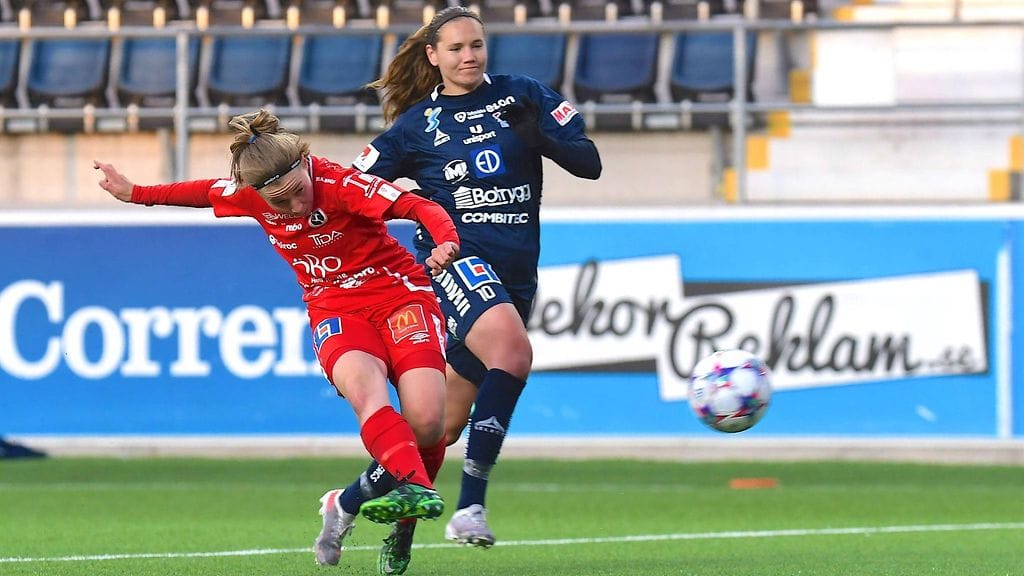 Heidi Kollanen viimeisteli neljä maalia Kalmarin verkkoon.