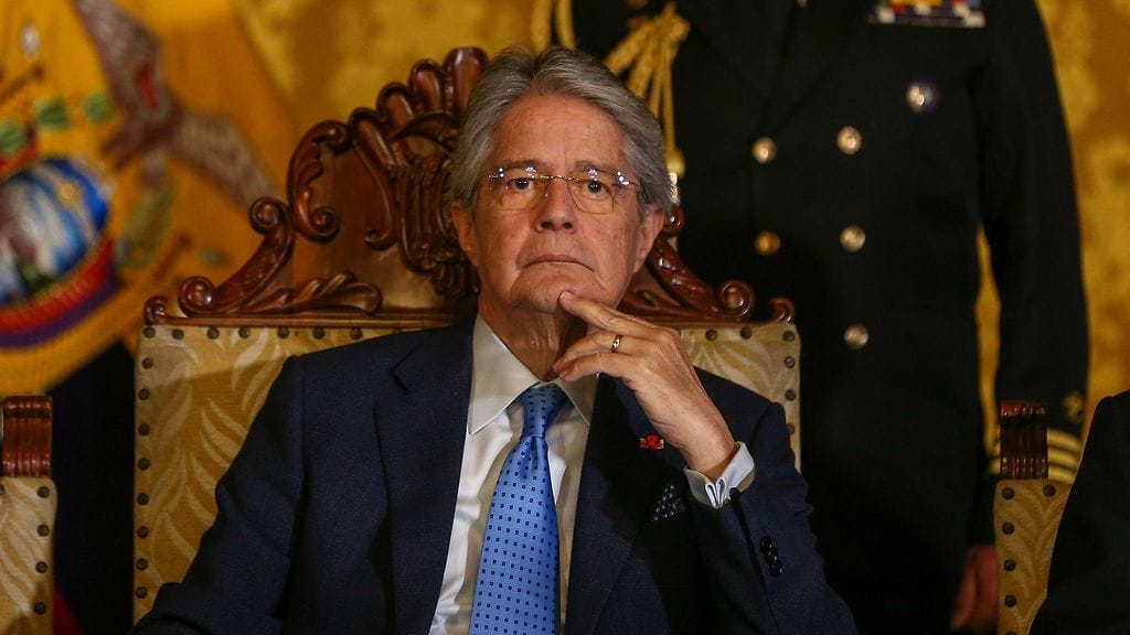 Tammikuussa verkkolehti La Posta julkaisi tietoja, joiden mukaan presidentin lanko Danilo Carrera olisi sekaantunut laajamittaiseen korruptioon yritystoiminnassa.