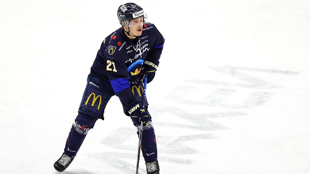 Aleksi Matinmikko siirtyy Ässien riveihin.