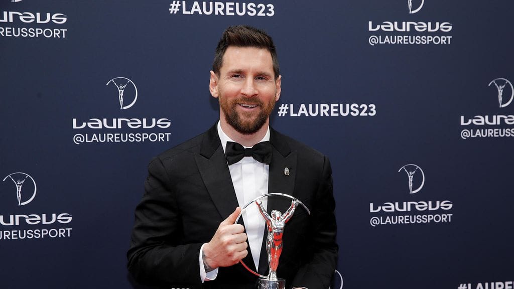 Lionel Messi palkittiin maailman vuoden urheilijana Laureuksen palkintogaalassa Pariisissa maanantaina.