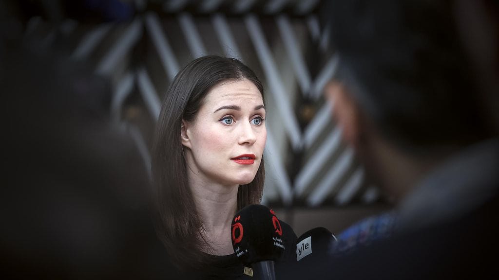Marin kertoo olevansa innostunut Victoria Beckhamin Pariisissa tänään järjestetystä muotinäytöksestä.