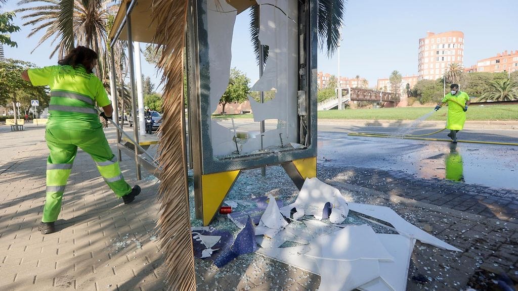 Työkielto on osa pakettia, jonka hallitus hyväksyy torstaina vastauksena Espanjaa parhaillaan koettelevaan pitkittyneeseen kuivuuteen.