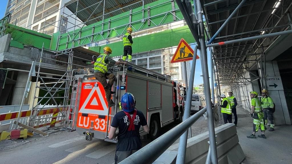 Turmassa loukkaantui parikymmentä alaikäistä ja aikuinen.