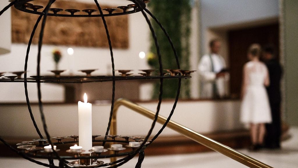 Kirkkohallituksen esitys ei lakivaliokunnan mielestä tue kirkon jäsenyyttä eikä edistä kirkon asemaa yhteiskunnassa. Kuvituskuva.