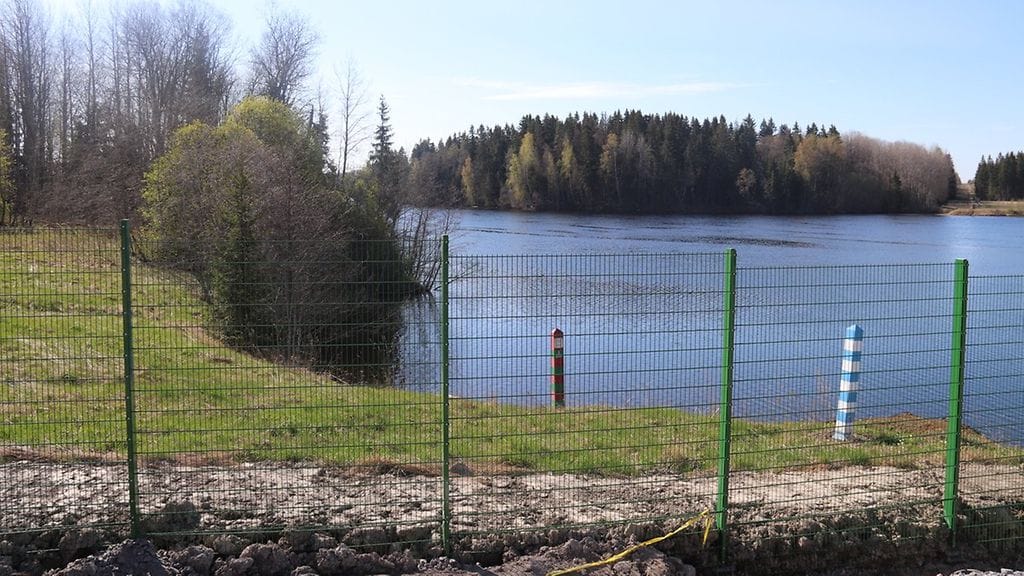 Kommentoijien mielestä pilottiaita ei vakuuta olemuksellaan. Rajavartiosto huomauttaa, että työ on vielä kesken ja aita ei yksinään ole ratkaisu uhkiin, vaan osa kokonaisuutta.