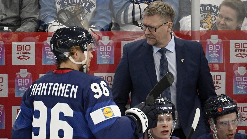 Jukka Jalonen ei ollut tyytyväinen Mikko Rantasen tähdittämän Leijonien avauspeliin USA:a vastaan.