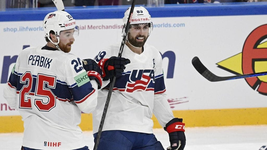 Alex Tuch nakutti kaksi maalia Leijonien verkkoon MM-kisojen avausottelussa.