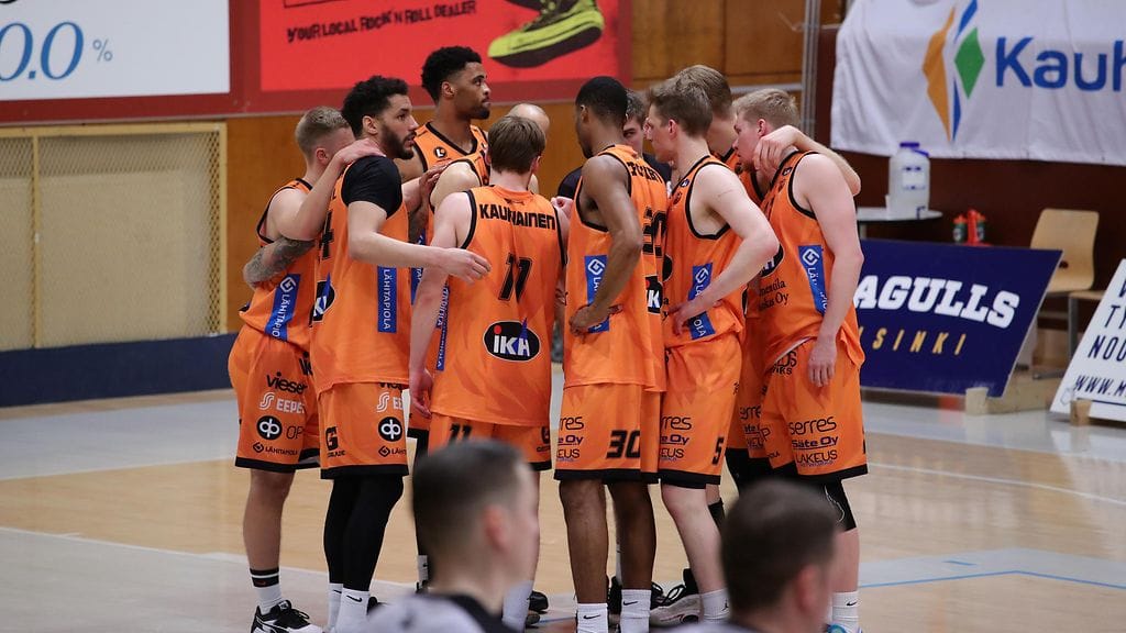 Hallitseva mestari Karhu Basket kavensi miesten Korisliigan finaalisarjan 2–3:een.