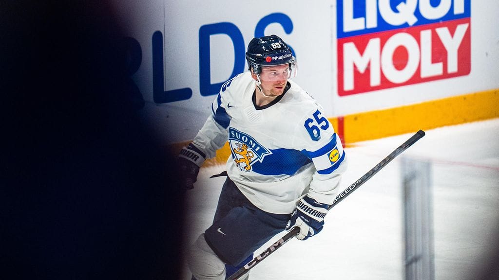 Sakari Manninen oli kahdella maalillaan Suomen sankareita lauantain voitto-ottelussa Saksaa vastaan.