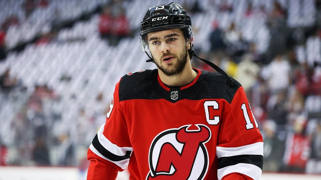 New Jersey Devilsin kapteeni Nico Hischier liittyy Sveitsin MM-joukkueeseen.