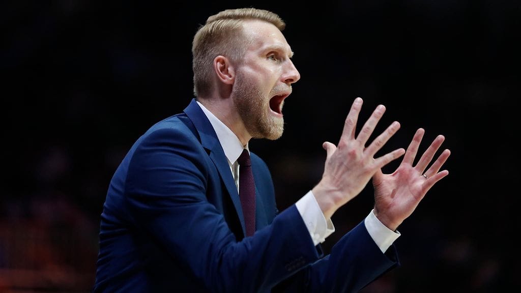 Tuomas Iisalo luotsasi saksalaisen Bonnin koripallon Mestarien liigan voittoon.