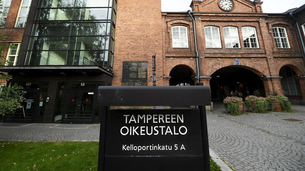 Lielahden Prisman edustalla tapahtunutta henkirikosta käsitellään Pirkanmaan käräjäoikeudessa.