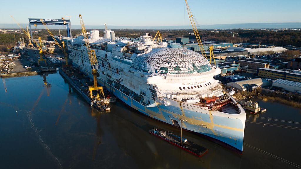 Kuvituskuvaa Turun telakalta vuodelta 2023, kuvassa rakenteilla ollut Icon of the Seas -risteilijä.