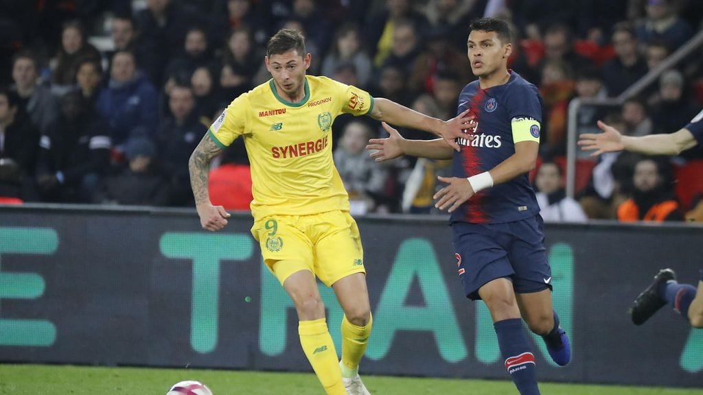 Emiliano Sala (vasemmalla) menehtyi lento-onnettomuudessa tammikuussa 2019.