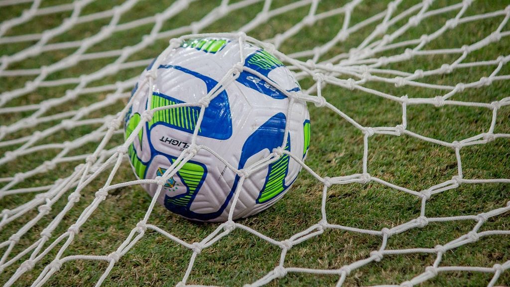 Kaakkois-Aasian kisojen ottelu Thaimaan ja Indonesian välillä äityi väkivaltaiseksi.