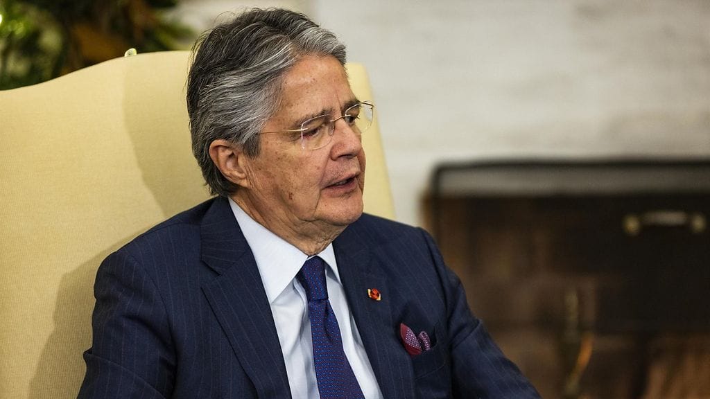Ecuadorin presidentti Guillermo Lasso määräsi maan parlamentin hajotettavaksi, kun se käsitteli Lasson viraltapanoa korruptiosyytteiden vuoksi.