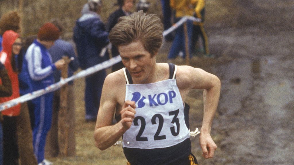 Jukka Toivola juoksemassa 15km:n SM-maastojuoksua Porissa 14. toukokuuta 1978