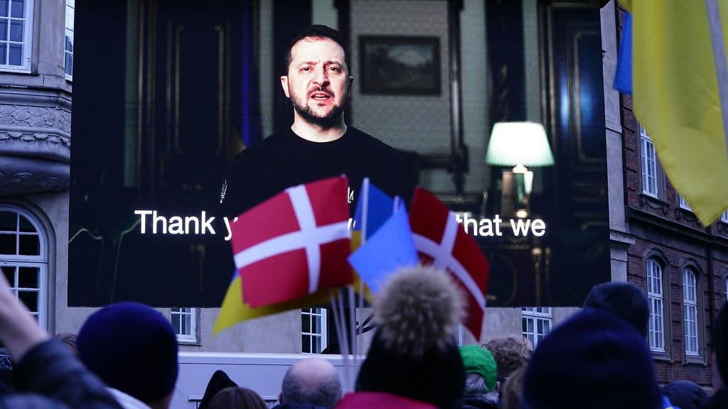 Ukrainan presidentti Volodymyr Zelenskyi tapaa kokouksessa Euroopan johtajia.