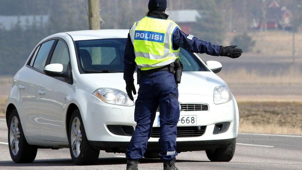 Oulun poliisi kirjoitti yli sata sakkoa viikonlopun tehovalvonnassa