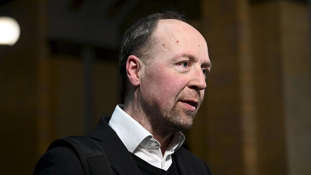 Halla-aho tapaa Tukholmassa Ruotsin parlamentin puhemiehen Andreas Norlénin.