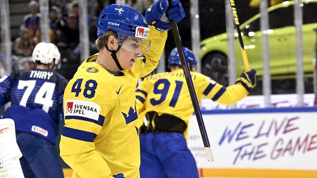 Jonatan Berggren tuulettaa maalia.