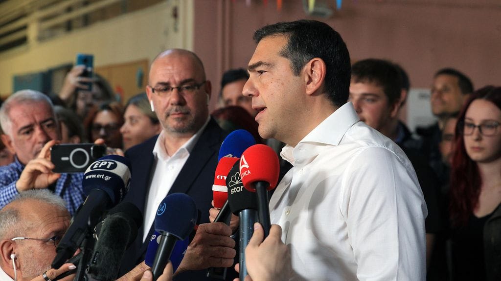 Vasemmistolainen Tsipras toimi pääministerinä vuosina 2015-2019. Tsipras pitämässä puhetta äänestämisen jälkeen.