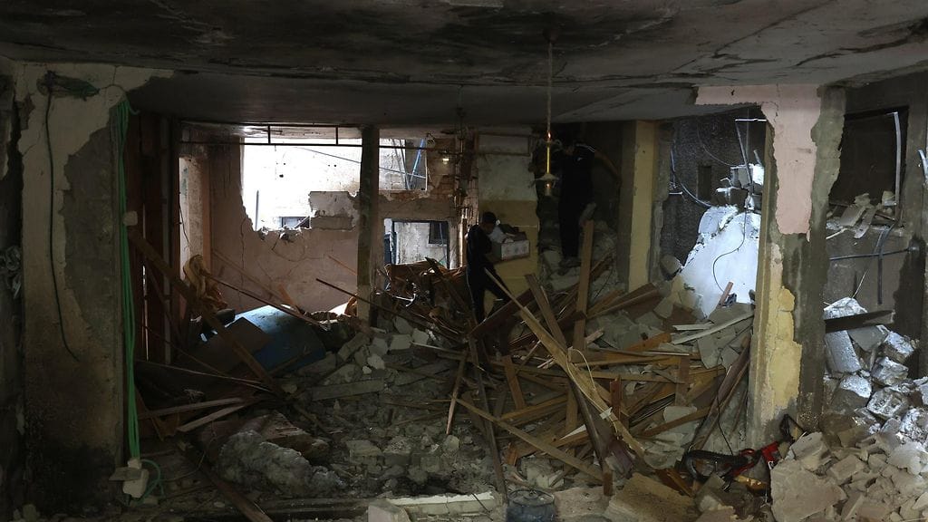 Kuvassa raunioita Balatassa Israelin iskun jäljiltä.