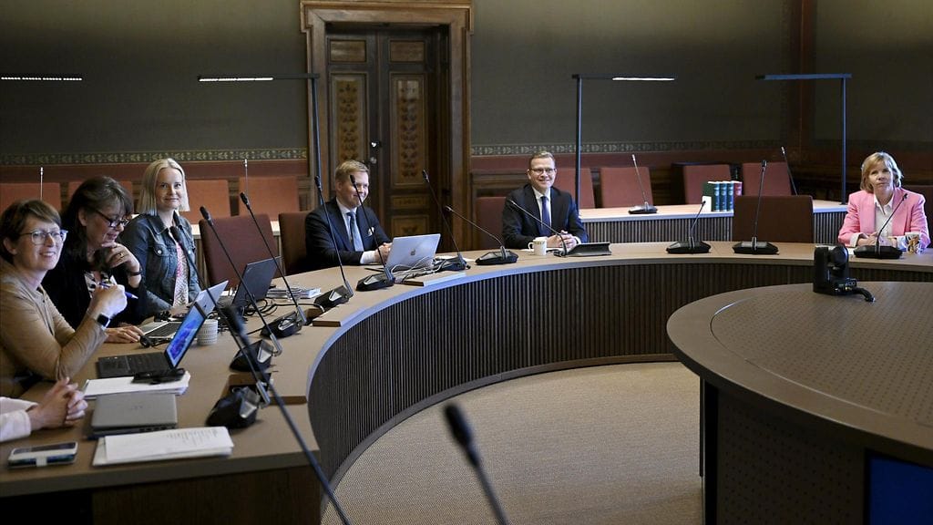 Valtiovarainministeriö on todennut aiemmin keväällä, että valtion vapaan sivistystyön määrärahoja olisi mahdollista alentaa noin 50–90 miljoonalla eurolla