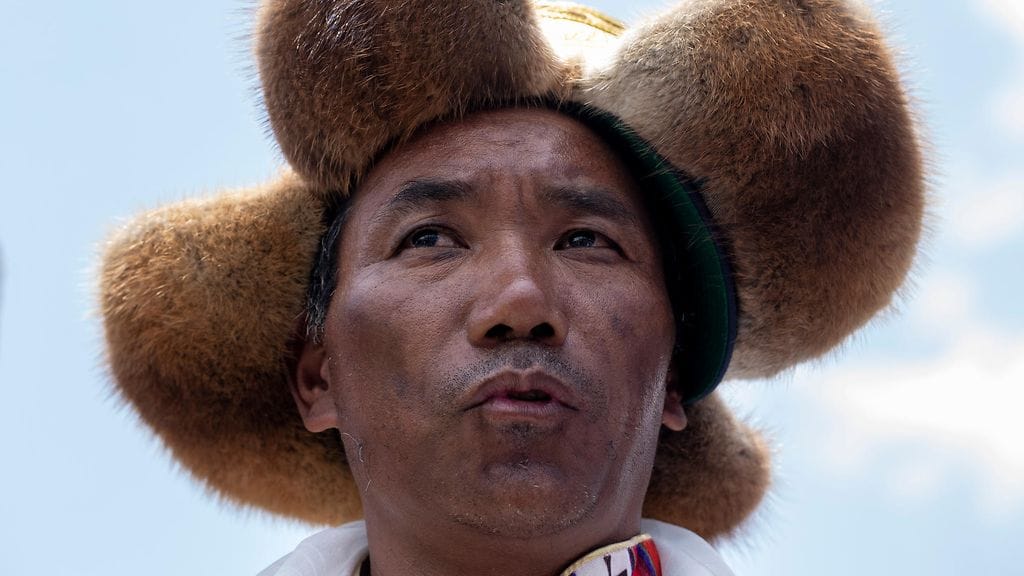 Kami Rita Sherpa rikkoi viime viikolla ennätyksen Everestin kiipeämisten määrässä