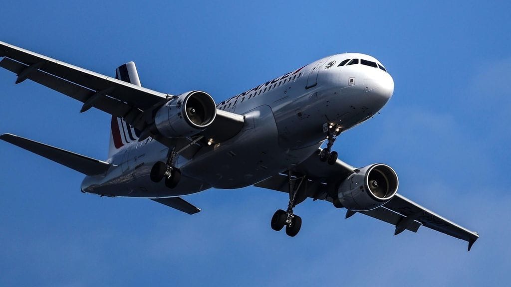 Ranska kieltää kotimaan lennot reiteillä, jotka voi kulkea junalla alle kahdessa ja puolessa tunnissa.