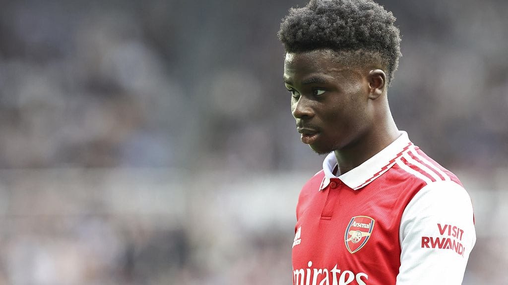 Bukayo Saka on nyt Arsenalin parhaiten palkattu pelaaja.