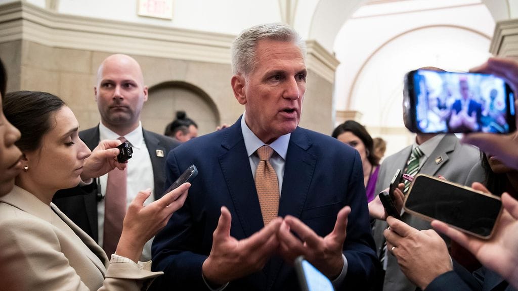 Edustajainhuoneen puhemies Kevin McCarthy kertoi neuvottelujen etenemisestä varhain tiistaina Suomen aikaa.