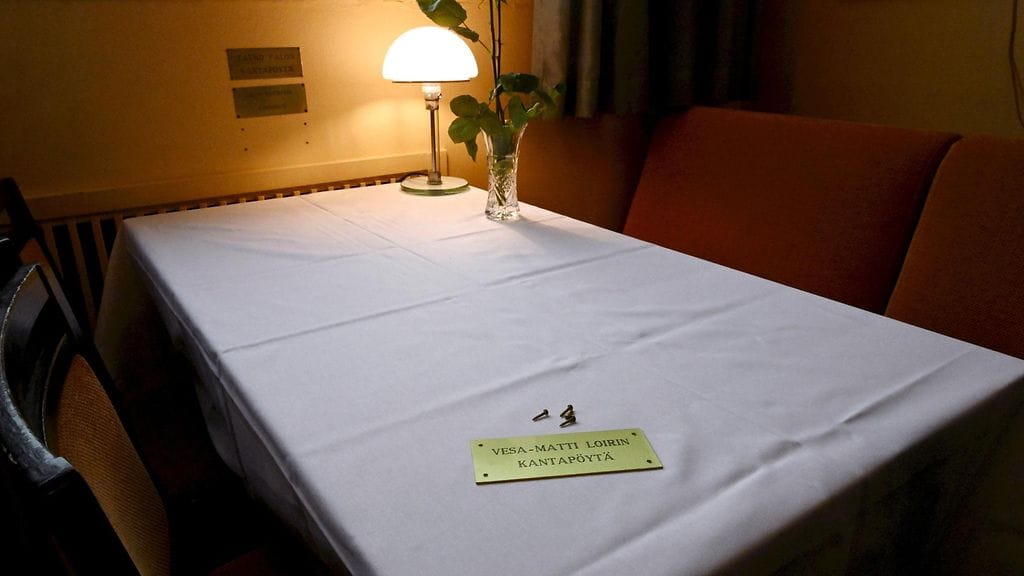 130418696 loiri kantapöytä