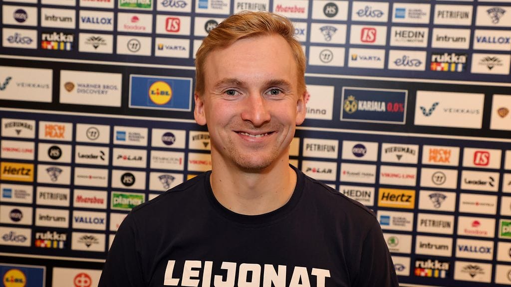 Kanadan MM-kisapelaajiston lyttääminen naurattaa Suomen hyökkääjää Sakari Mannista.