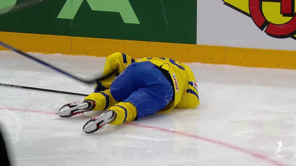 Michael Eyssimontin teloma Rasmus Sandin ei palannut enää otteluun.