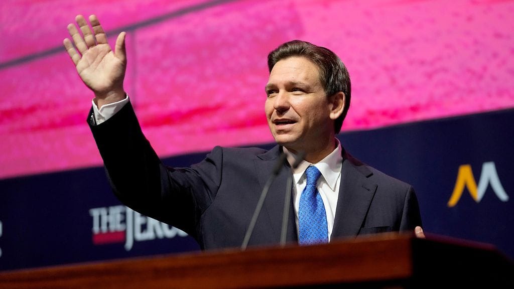 Floridan kuvernööri Ron DeSantis on jäämässä toiseksi Iowan esivaaleissa.