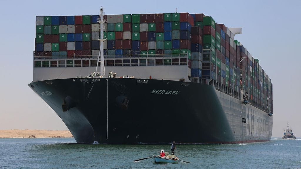 Suezin kanavassa vuonna 2021 jumissa ollut Ever Given -laiva. Kuvituskuva.