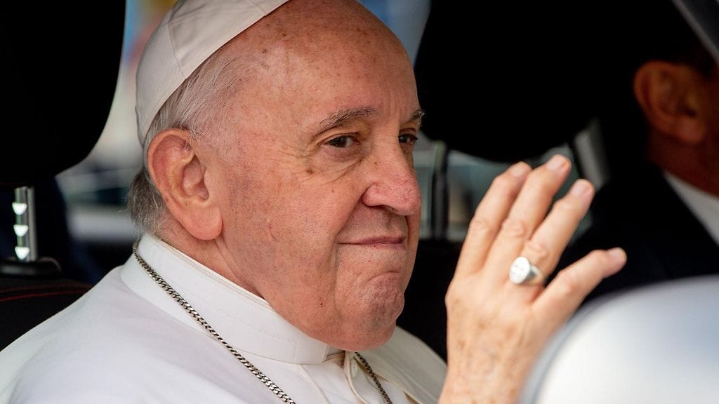 Paavi Franciscus joutui useita viikkoja sitten sairaalaan vakavien hengitysvaikeuksien ja keuhkokuumeen vuoksi.
