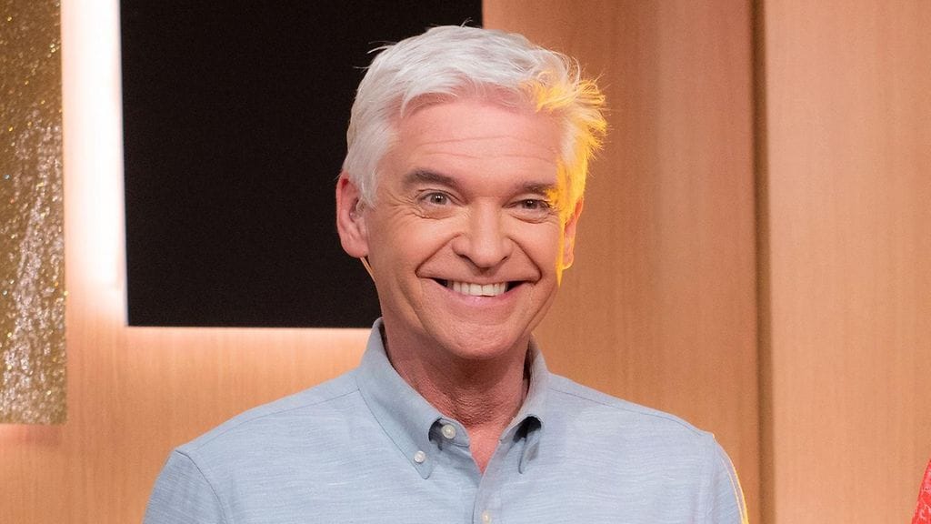 Brittijuontaja Phillip Schofield antoi Daily Mailille lausunnon koskien vaimonsa selän takana tapahtunutta työpaikkaromanssia ja irtisanoutumistaan.