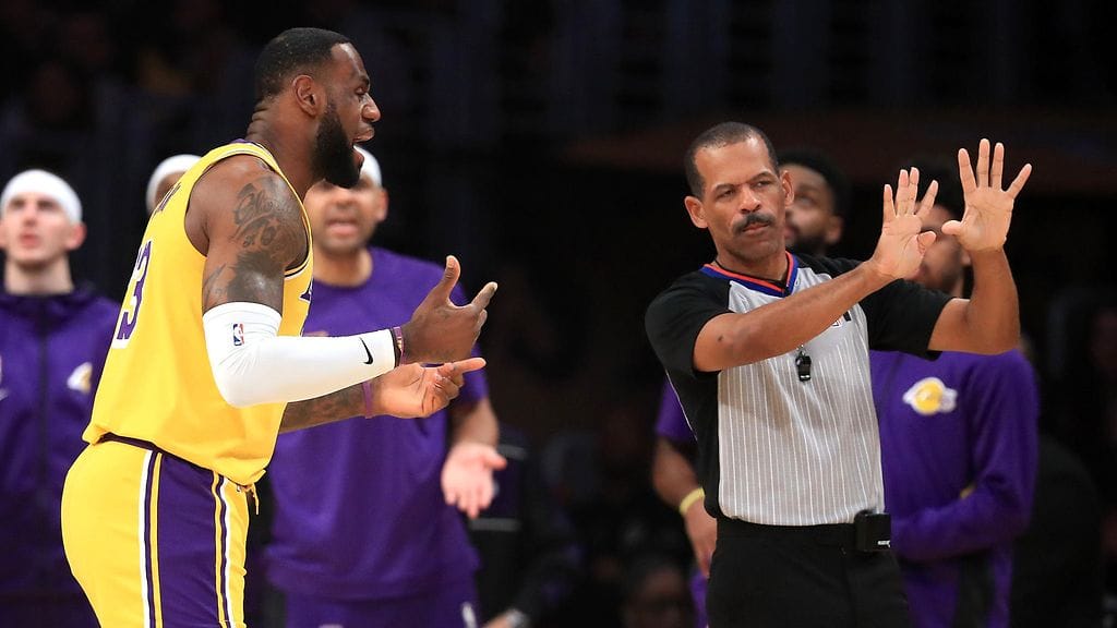 LeBron Jamesilla on riittänyt asiaa Eric Lewisin tuomioista.