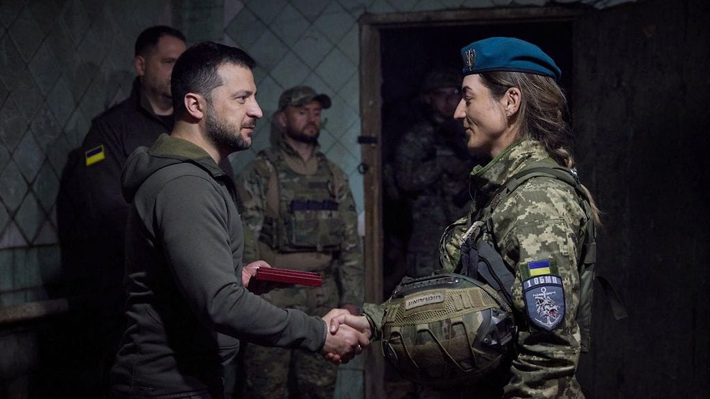 Ukrainan presidentti Zelenskyi väitetyllä rintamavierailulla 23. toukokuuta.