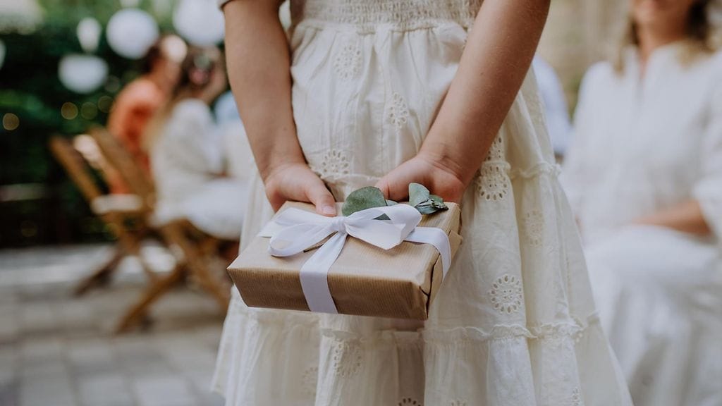 Milloin ylioppilaslahjasta joutuu maksamaan lahjaveroa? Kuvituskuva.